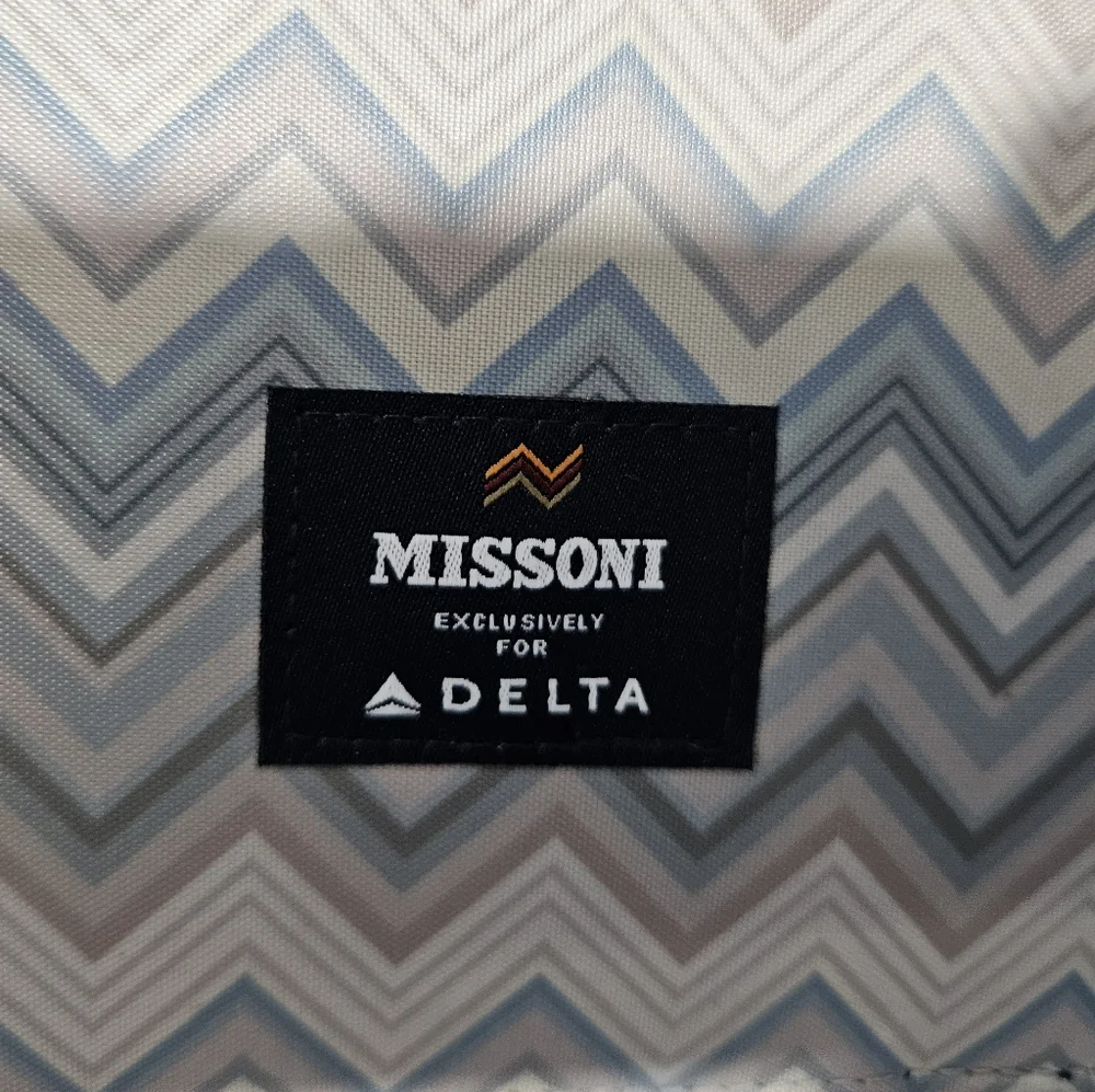 Missoni Exclusively for Delta Designer Logo Travel Makeup Toiletry Blue Zip Bag